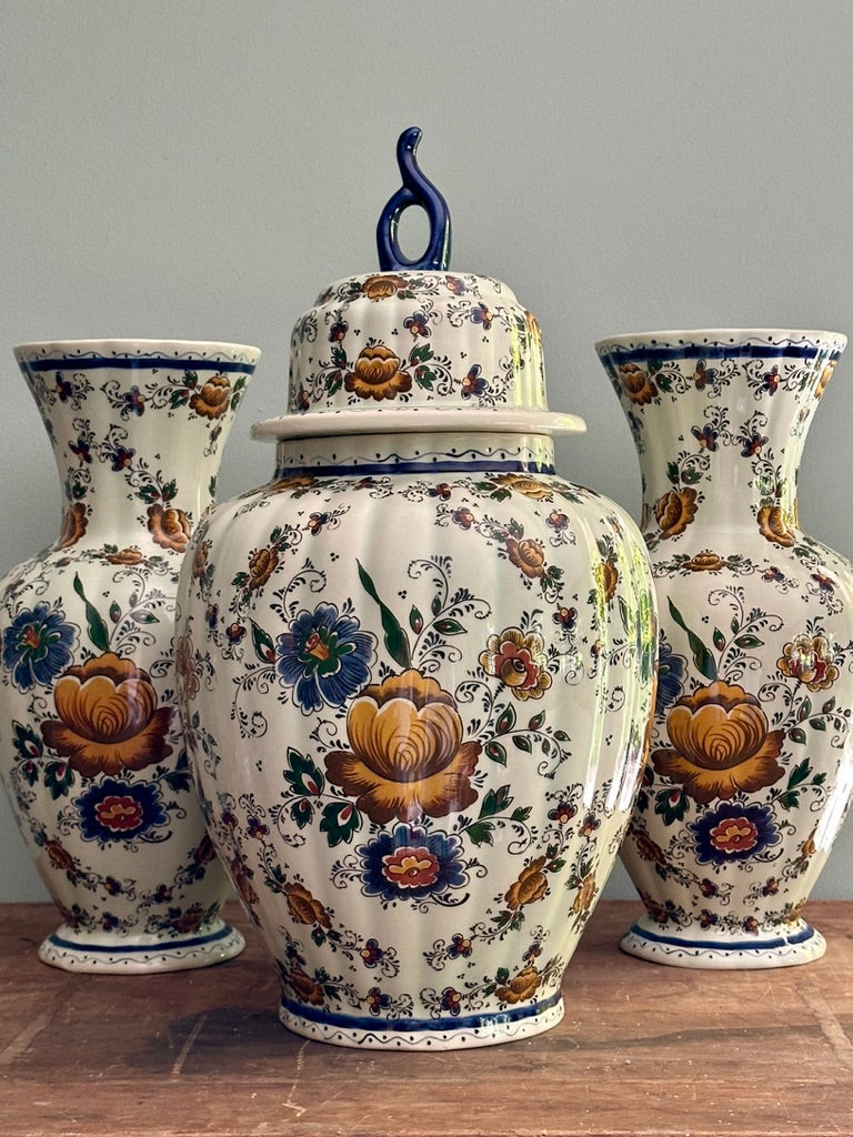 Delfts Polychroom stijl vazen