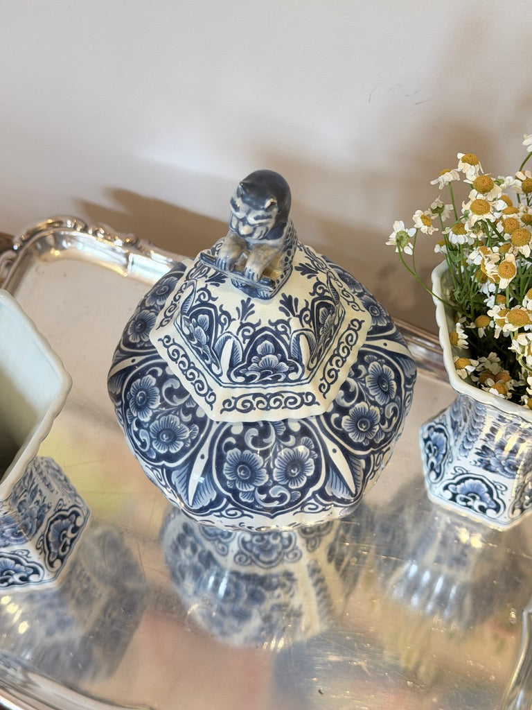 Oud Delft vases - set of 3