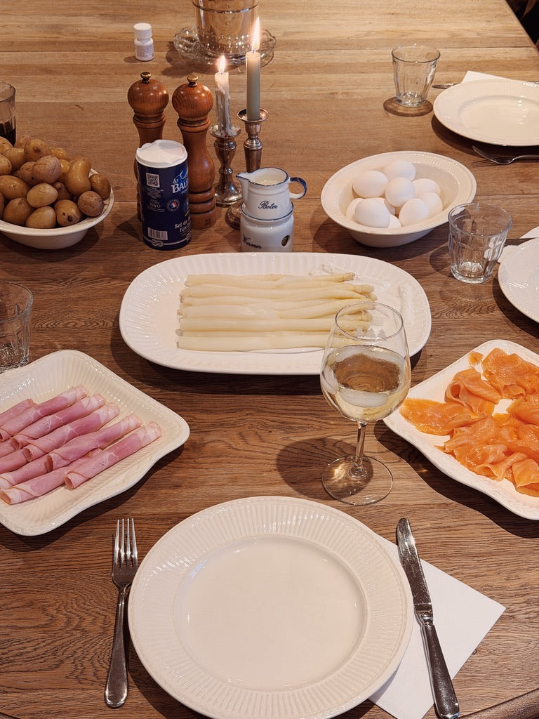 Witte klassieke aspergesschaal