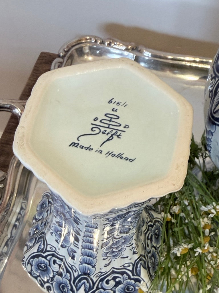 Oud Delft vases - set of 3