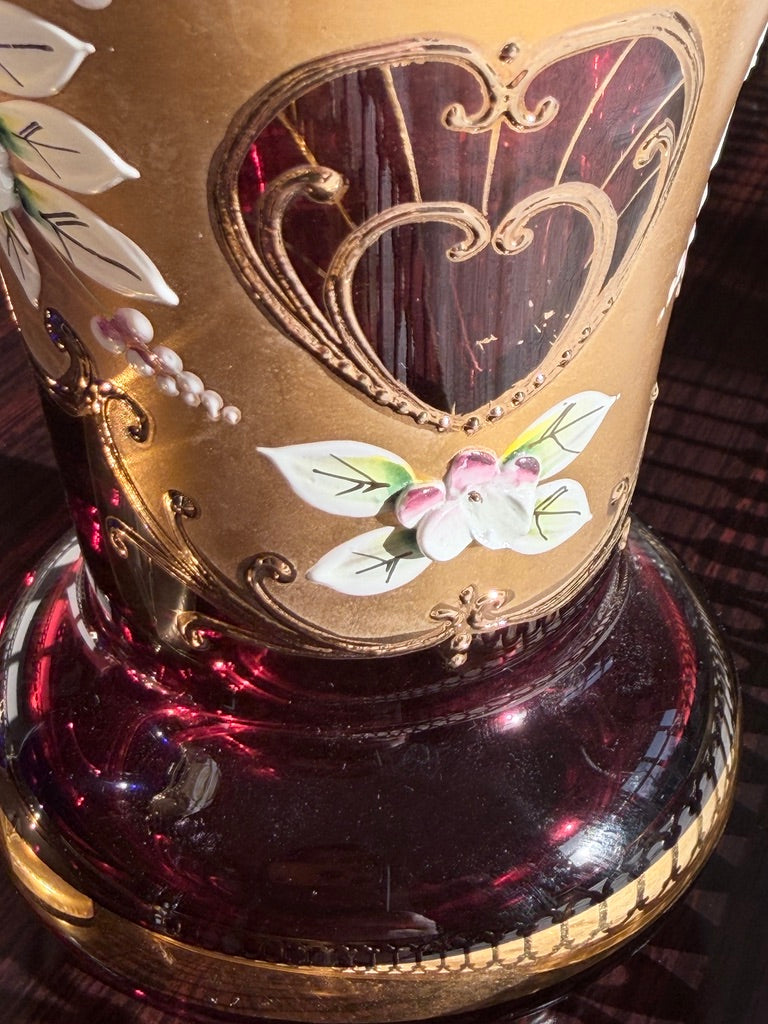 Vintage Boheems glas – set van 2 handbeschilderde vazen met gouddecor