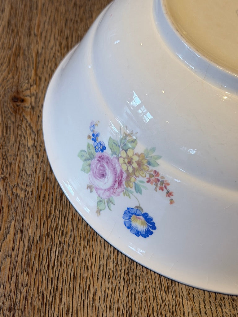 Petrus Regout schaal romantisch bloemmotief