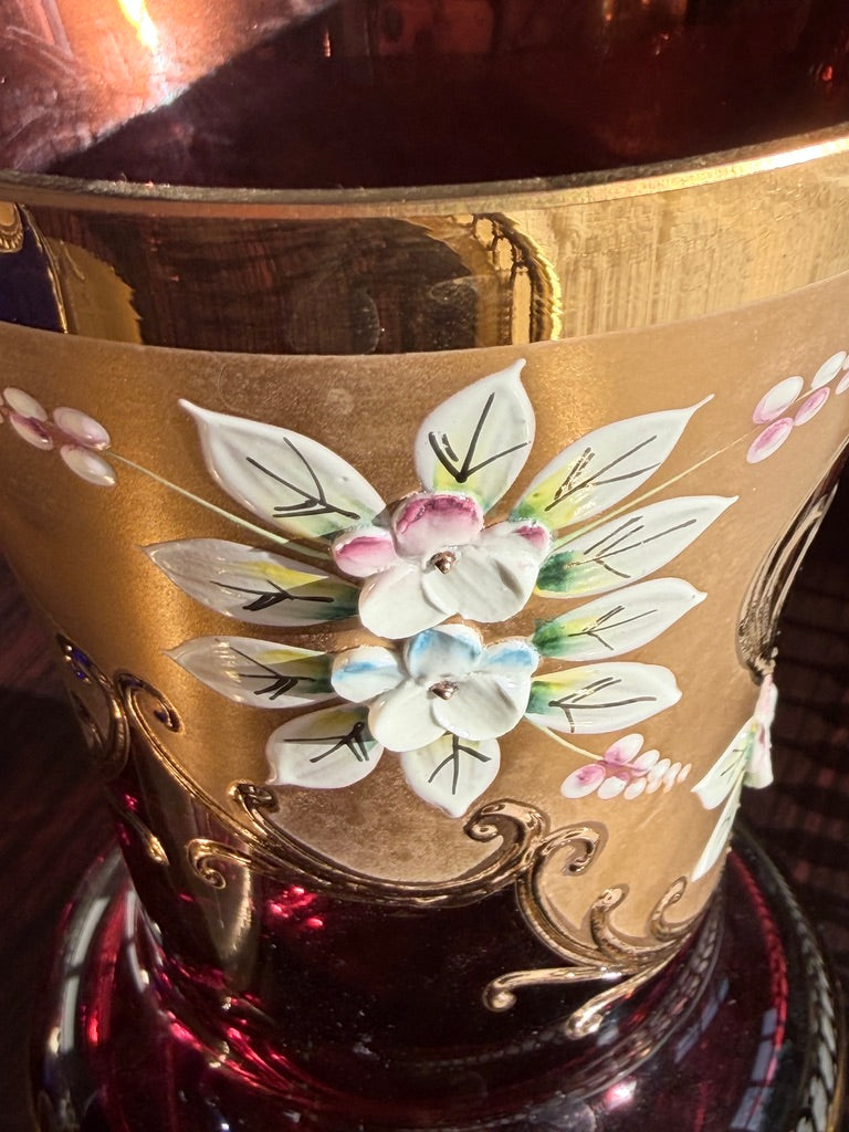 Vintage Boheems glas – set van 2 handbeschilderde vazen met gouddecor