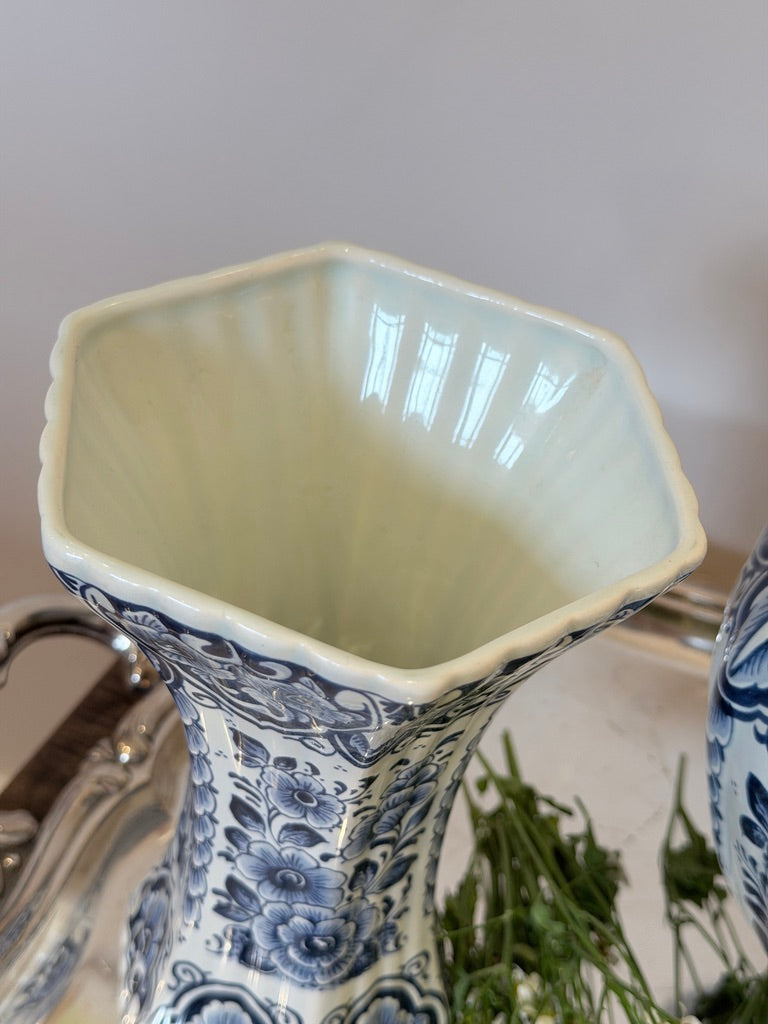 Oud Delft vases - set of 3